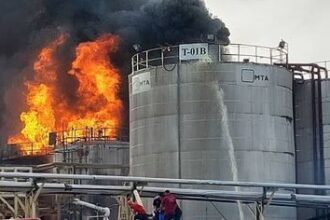 آتش‌سوزی گسترده در سه مخزن فرآورده‌های نفتی در بندرعباس