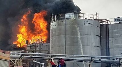آتش‌سوزی گسترده در سه مخزن فرآورده‌های نفتی در بندرعباس
