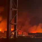 آتش‌سوزی مهیب در یک مجتمع‌ تجاری مسکونی در ساری