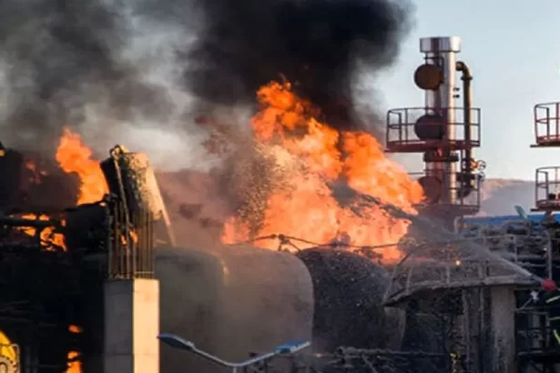 آتش‌سوزی در پالایشگاه نفت بندرعباس: یک کشته در اثر انفجار