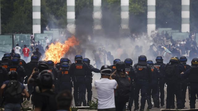 اعتراضات گسترده در فرانسه؛‌ قتل نوجوان و خشم مردم!