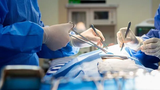 جراحی حیرت‌انگیز در اهواز: پیچ و مهره سه کیلوگرمی از بدن بیمار خارج شد