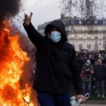 حمله معترضان در فرانسه به خانه یک شهردار حومه پاریس