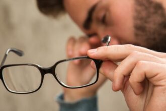 خشکی چشم: نادیده گرفتن علائم و تأثیرات جانبی بر بینایی