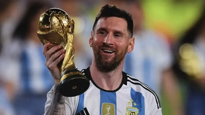 توپ طلای ۲۰۲۳ در دست مسی: برترین فوتبالیست جهان