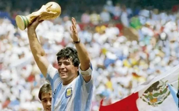 دیگو مارادونا: چگونه عذاب دادن انگلیس او را به مقام خدایی در آرژانتین رساند