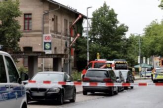 حادثه مرگبار در نورنبرگ: مرد ایرانی پس از حمله به پلیس با چاقو جان باخت