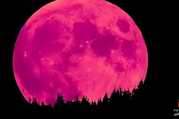 ماه توت‌فرنگی چشم‌ها را خیره کرد: نمایشی آسمانی که تنها هر 19 سال یک‌بار رخ می‌دهد!