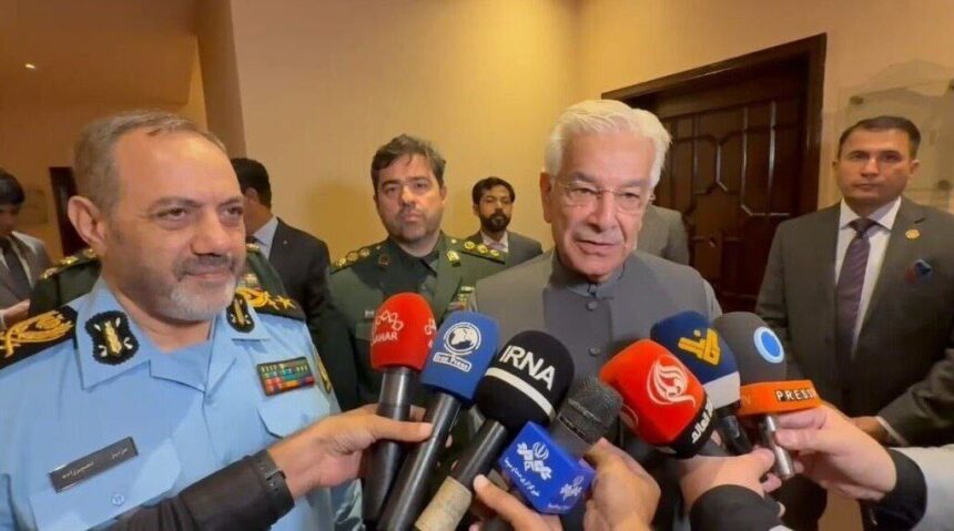 وزیر دفاع پاکستان: خواستار شراکت پایدار با ایران برای صلح منطقه‌ای هستیم