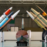 صادق زیباکلام: جمهوری اسلامی با وقت‌کشی به دنبال ساخت سلاح هسته‌ای است