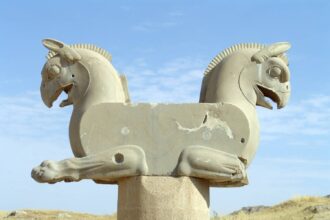 کشف همای پارسی؛ بازگشت نماد جاودانه ایران از دل خاک تخت جمشید