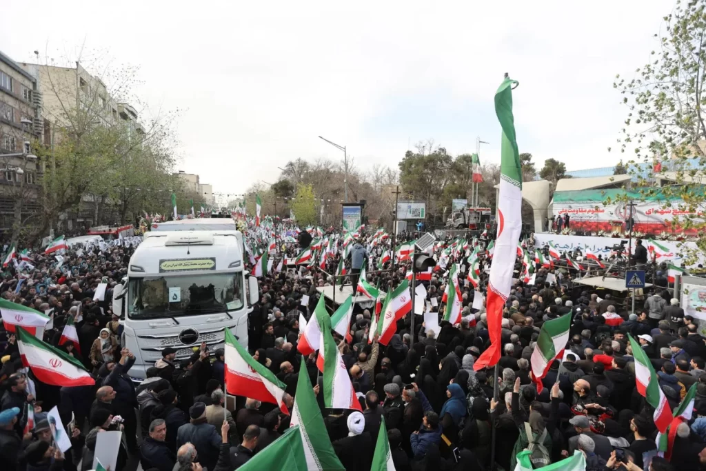 اعتراضات ایران به فاجعه تبدیل شد: کارمند هلال احمر کشته شد