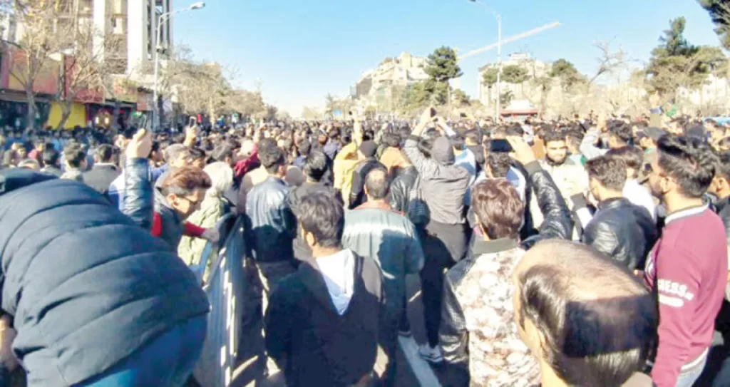 مصادره پول معترضان در ایران یک مجازات سیاسی آشکار است