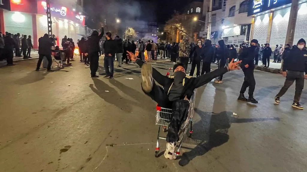 فروپاشی شبکه‌های دیجیتال ایران: جان ۸۷ میلیون نفر در خطر است!