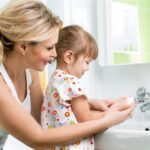 آیا بهداشت شخصی میکروب‌ها را از بین می‌برد یا آنها را ایجاد می‌کند؟