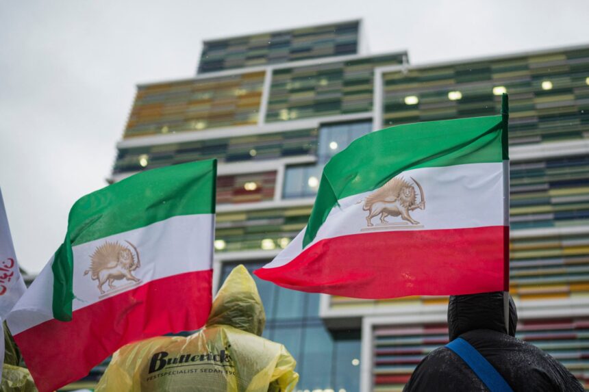 مصادره پول معترضان در ایران یک مجازات سیاسی آشکار است