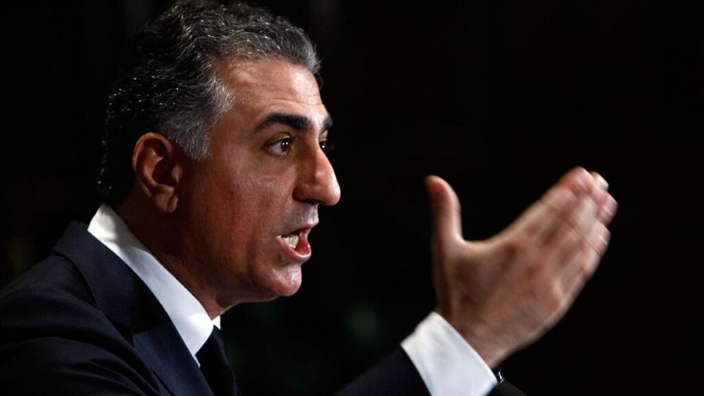 پیام رضا پهلوی به قربانیان، بحثهای گستردهای را در مورد آینده ایران برانگیخته است 3 پیام رضا پهلوی به قربانیان، بحثهای گستردهای را در مورد آینده ایران برانگیخته است