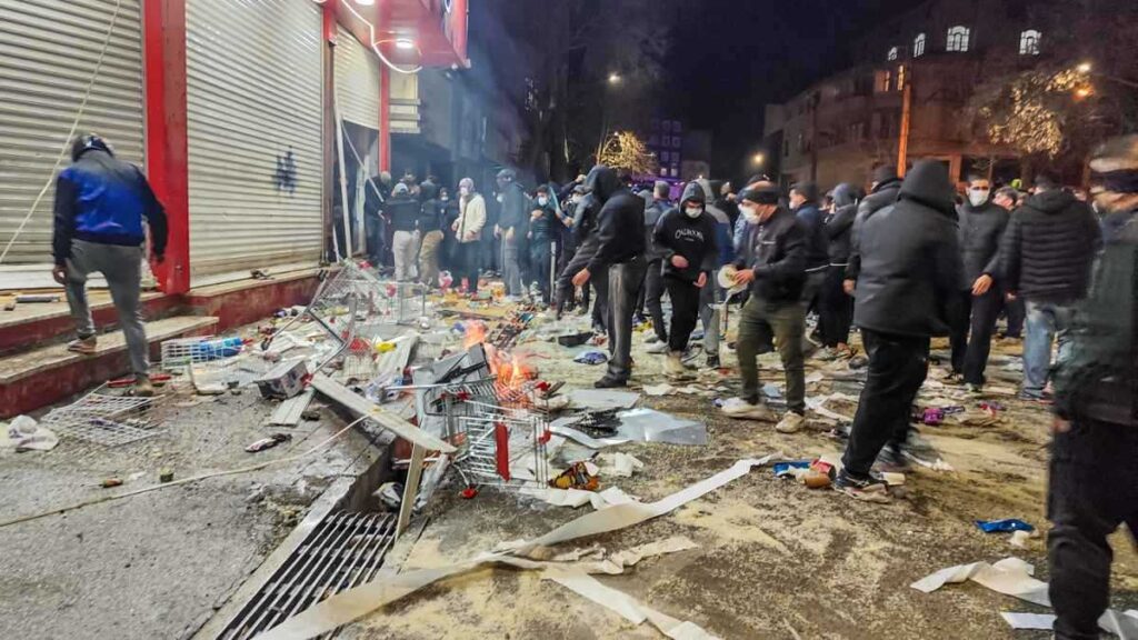 مصادره پول معترضان در ایران یک مجازات سیاسی آشکار است