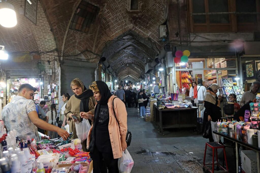 گرانی فزاینده کالاهای اساسی در ایران، شهروندان را تحت فشار قرار می‌دهد