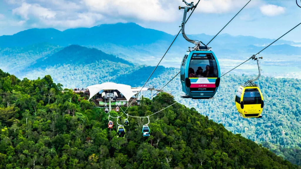 گردشگری داخلی در ایران: فرار از بحران‌ها یا کشف زیبایی‌های سرزمین مادری؟