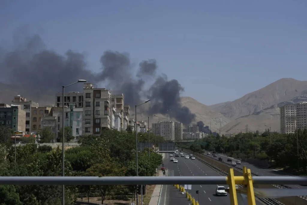 آتش‌بس موقت ایران؛ واکنش‌های متضاد میان خشم و امید