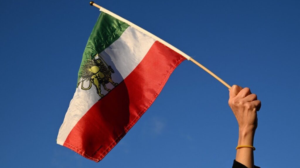 نظام سیاسی ایران؛ انقلاب مقدس یا تمرکز قدرت پس از خمینی؟