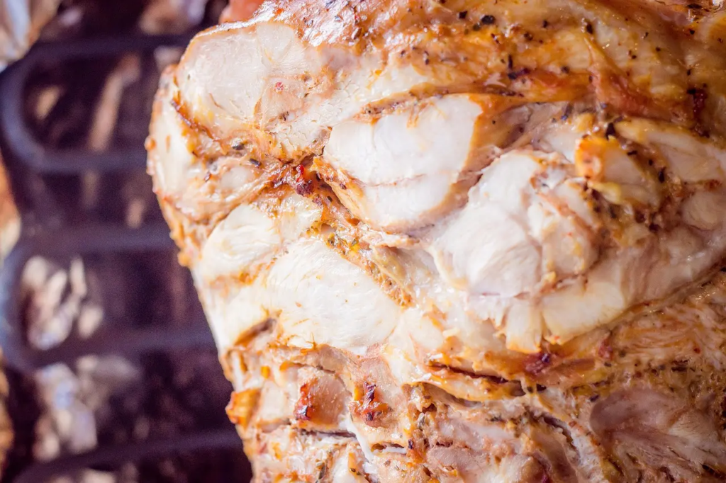 شاورمای گوشت: محبوب‌ترین غذای خیابانی ایران که جنجال ایجاد می‌کند!