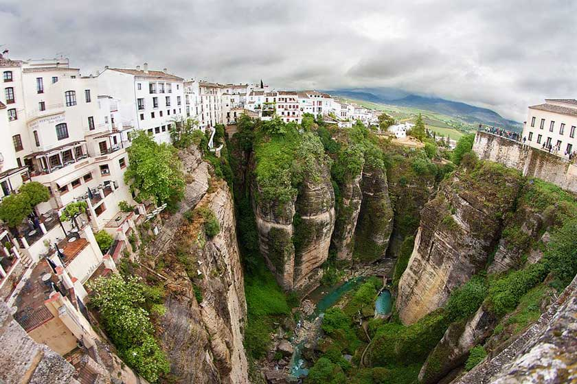 روستای اسپانیا؛ خانه رایگان یا فریب بزرگ؟